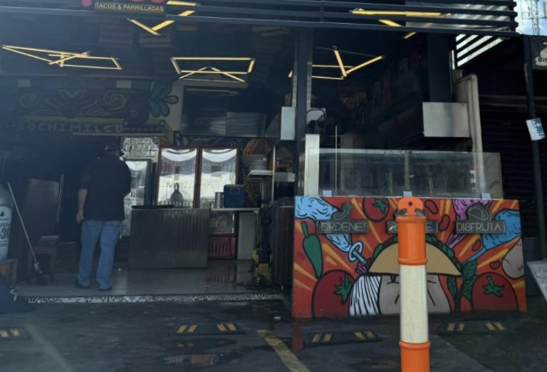 Intentan quemar taquería en la Obregón