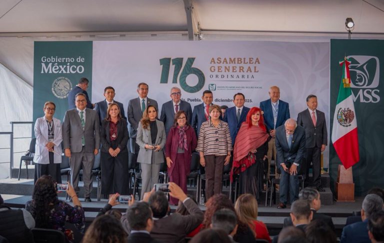 Acompaña Rocha a Sheinbaum al IMSS