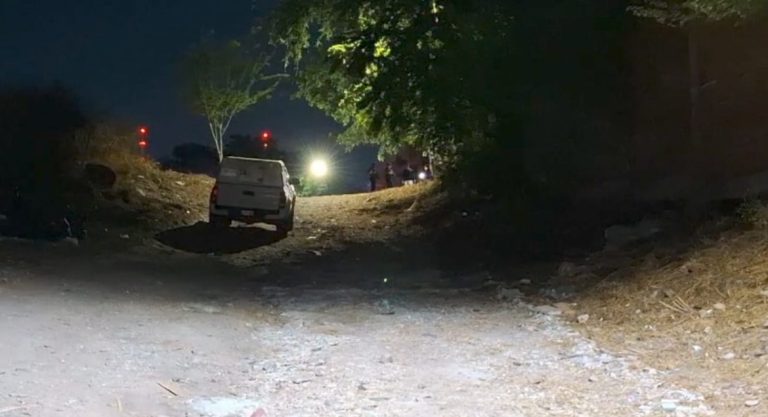 Vestía playera negra y pantalón de mezclilla, lo hallan muerto en la Rosales