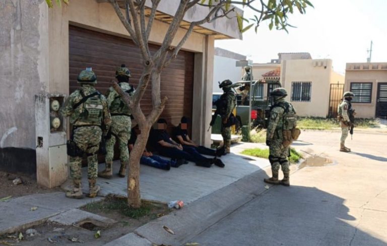 Frustran robo a casa; detienen a 3