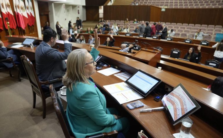 Aprueban tipificar como delito el robo equiparado de vehículos arrendados