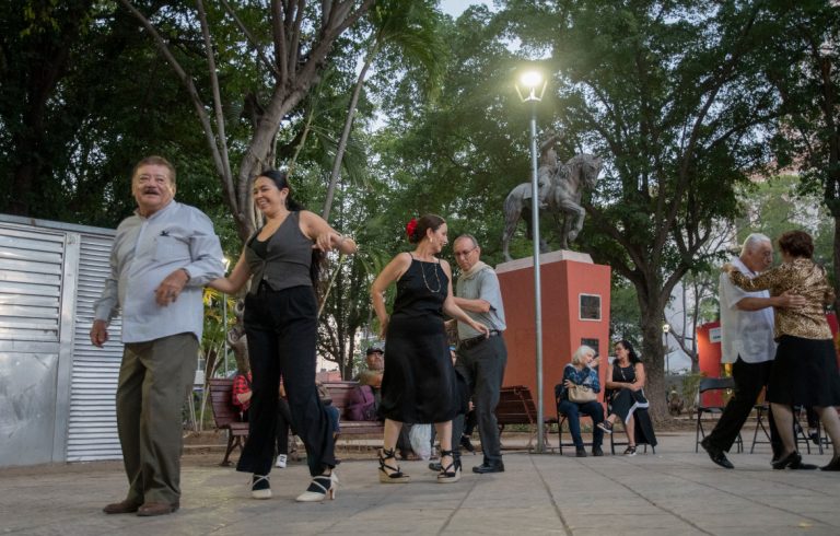 Recupera el danzón las tardes de Culiacán