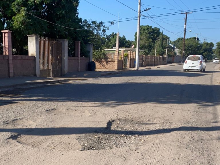 Olvida Bojórquez más de 100 baches en Bariometo y Cofradía de Navolato