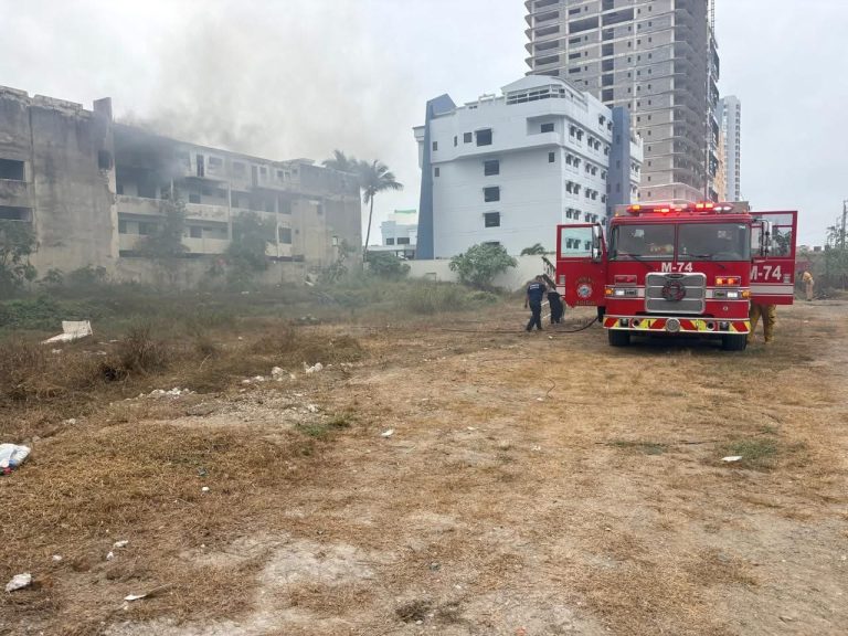 Sofocan incendio en hotel abandonado