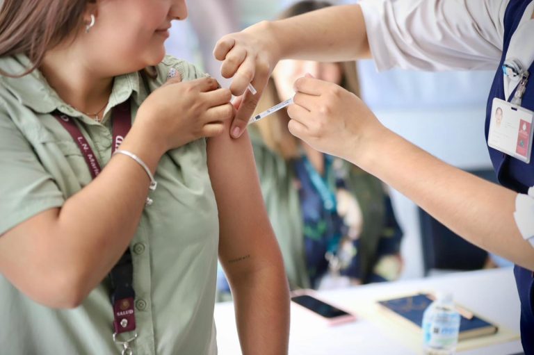 ¡Acude a tu clínica! Reducen vacunas riesgo de complicaciones graves