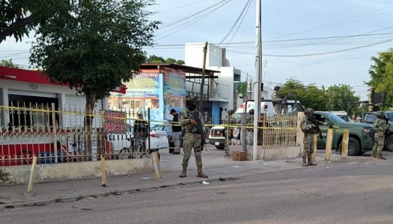 Deja un muerto y 2 heridos atentado en un expendio en la Pemex