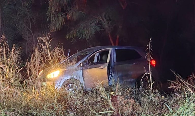 Escapan a sus agresores durante persecución; llegan a retén