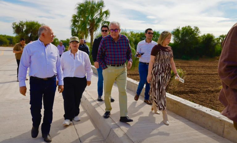 Rocha supervisa puente y camino que conecta Sinaloa de Leyva al Opochi