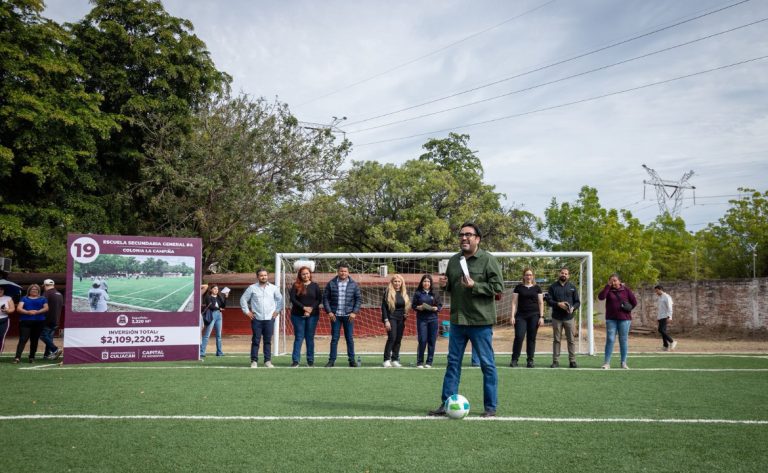 Entregan cancha de fútbol de pasto sintético en la secundaria General No. 4