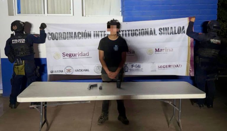 Cae menor con arma y radio tras persecución en Culiacán