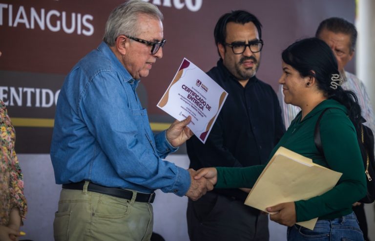 Vamos a seguir apoyando a los tianguistas: Rocha