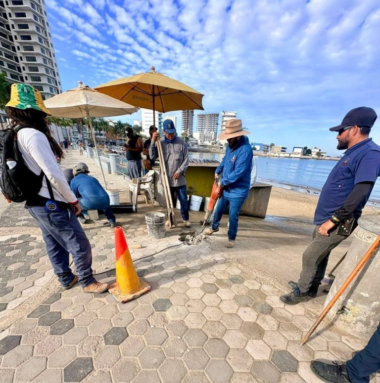 Cierran acceso a playa tras entrada de tráiler
