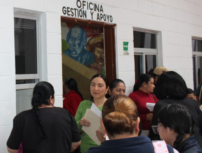Navolato entrega becas a hijas e hijos de policías caídos