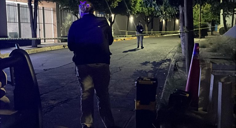 Hallan cadáver frente colegio la Chapultepec