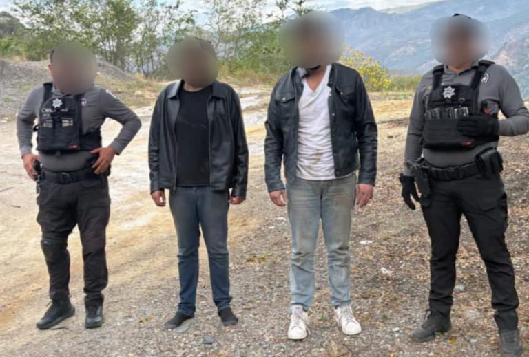 Secuestran a 2 en la Durango-Mazatlán; ¡son liberados!