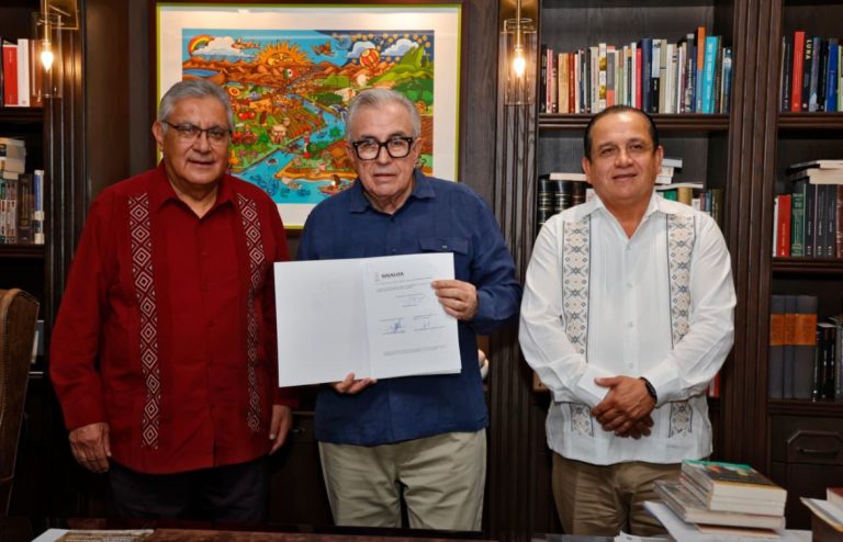 Celebran Rocha y SNTE reforma en materia de autonomía sindical