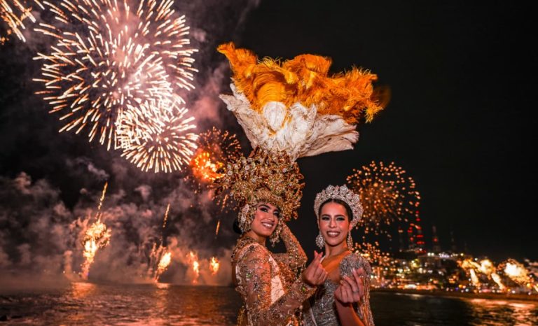 El cielo de Mazatlán estalla en arte y tradición