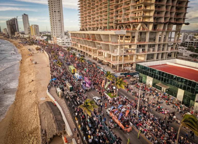 Más de 550 mil personas disfrutan el primer gran desfile del Carnaval Mazatlán