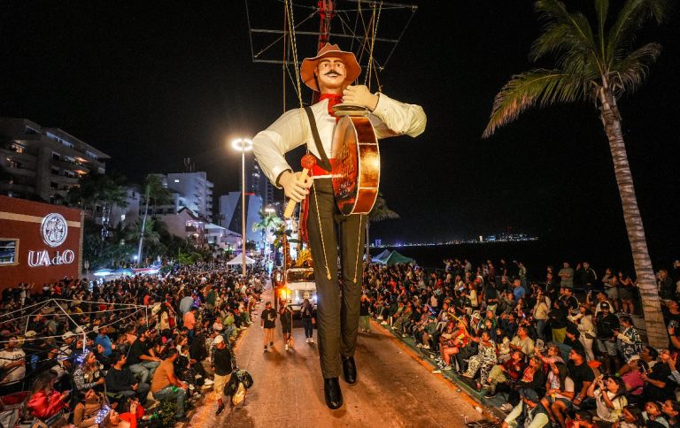 Atraen carnavales un millón de turistas