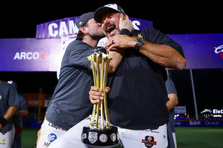 Renueva Benjamín Gil contrato con Charros de Jalisco