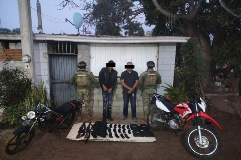 Capturan a 2 en Navolato con armas, municiones y vehículos