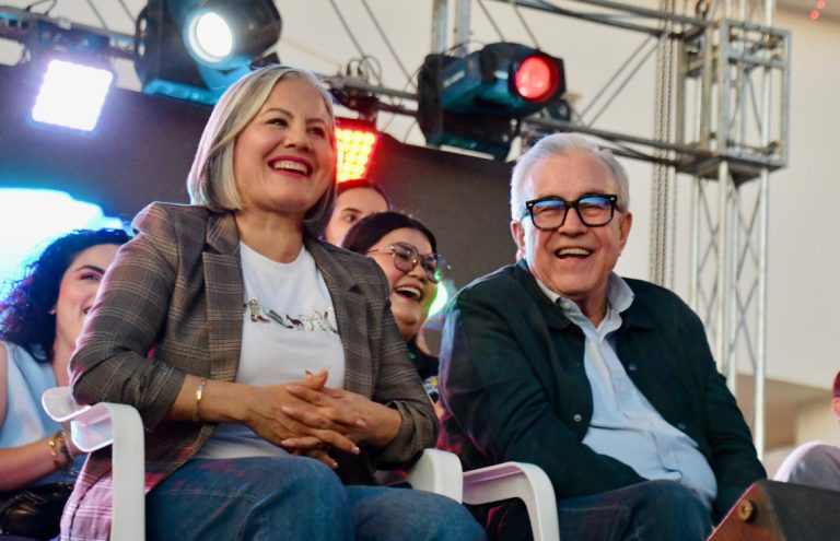 Acude Rocha con más de 120 mil personas al desfile en el Carnaval Guamúchil