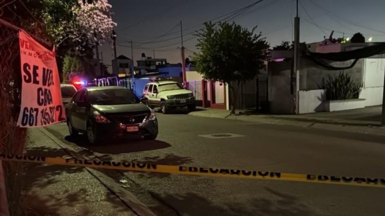 Escucharon disparos; lo encuentran muerto en un auto en Villas del Río