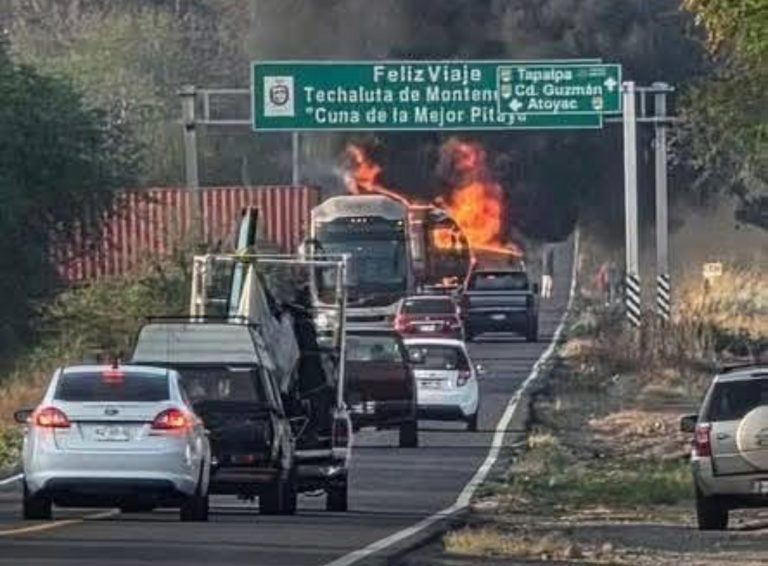 Registra Jalisco 21 bloqueos carreteros