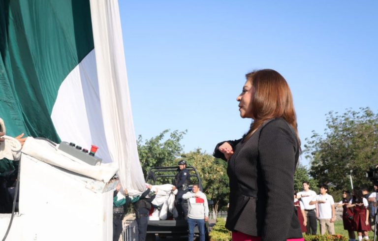 Conmemoran autoridades de Sinaloa el Día de la Bandera