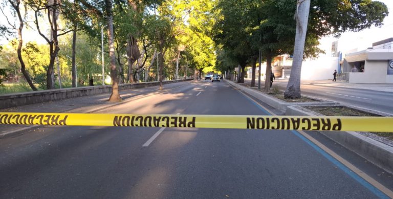 Lo matan en una camioneta en el malecón en Culiacán
