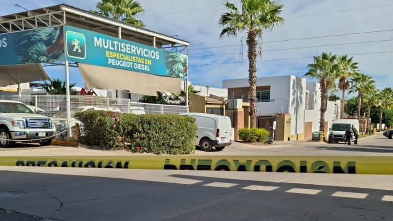 Resultan con disparos varios vehículos en ataque a zona residencial