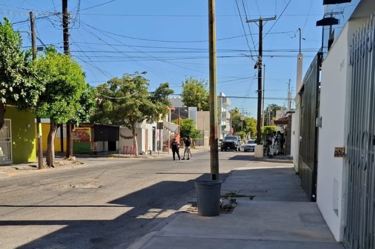 Ejecutan a 2 en una papelería de Culiacán