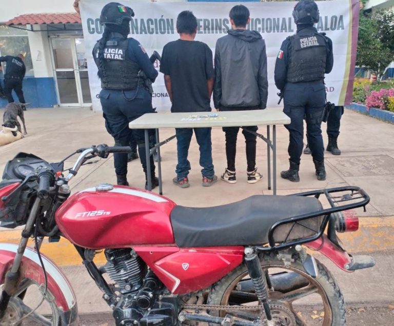 Les aseguran en Navolato presunta droga, dinero y una motocicleta