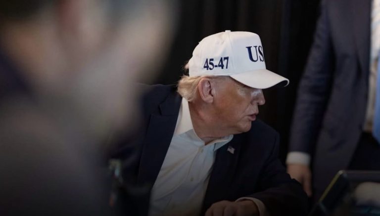 Anuncia Trump destrucción de 9 barcos de la Marina iraní 