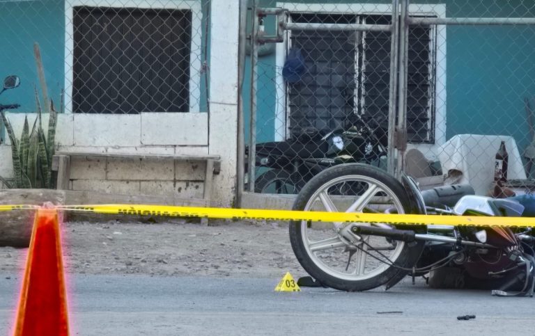 Deja un muerto y 2 heridos choque de motos en Toboloto, Navolato