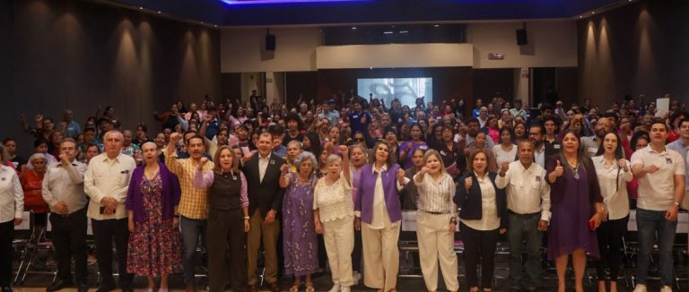 Reúne el PAS a ejército de mujeres