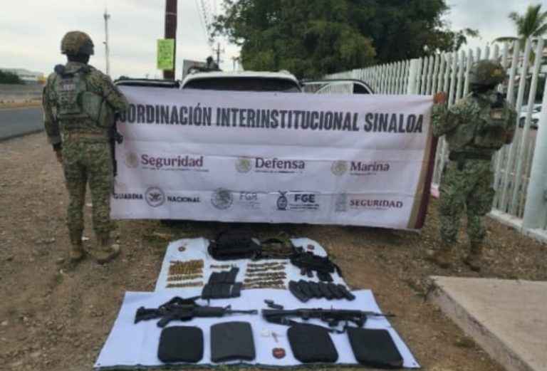 Observan militares auto abandonado: traía armas y municiones