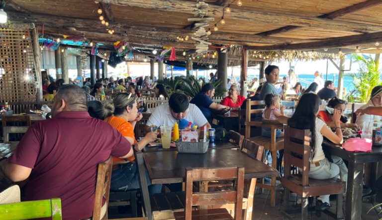 Registra Altata ‘lleno total’ en domingo de fin de semana largo