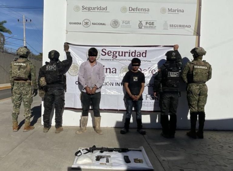 Arrestan a dos civiles tras persecución en la Mazatlán–Culiacán