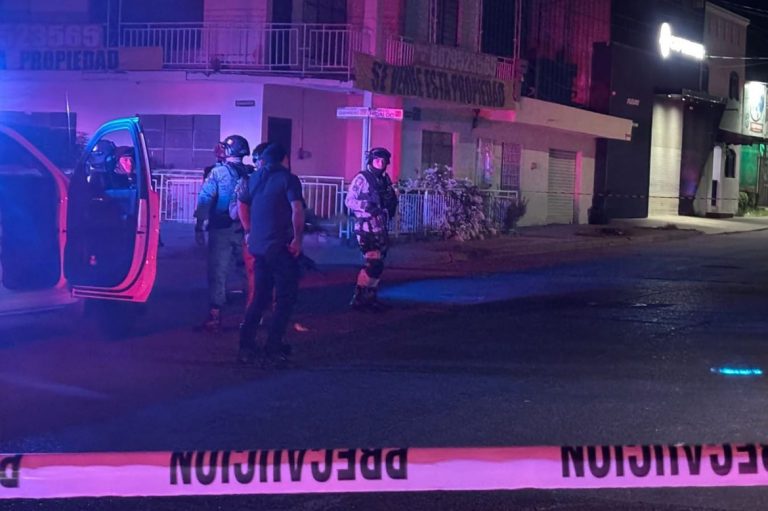 Estaba afuera de su casa; recibe un disparo