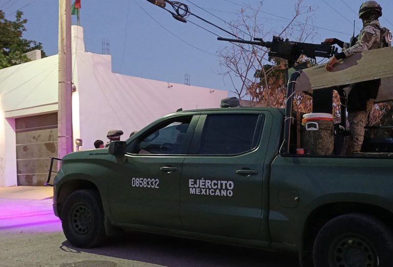 Lo asesinan afuera de un domicilio en Los Huizaches