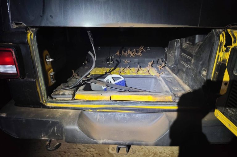 Asegura Marina vehículos, munición, presunta droga y poncha llantas en Culiacán