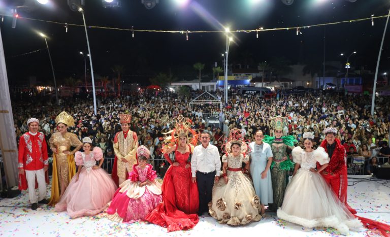 Corona Altata a sus soberanos de Carnaval con 35 mil asistentes