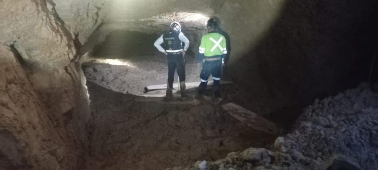 Rescatan con vida a uno de los 4 mineros en El Rosario