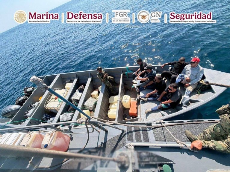 Incautan más de media tonelada de presunta cocaína en costas de Michoacán