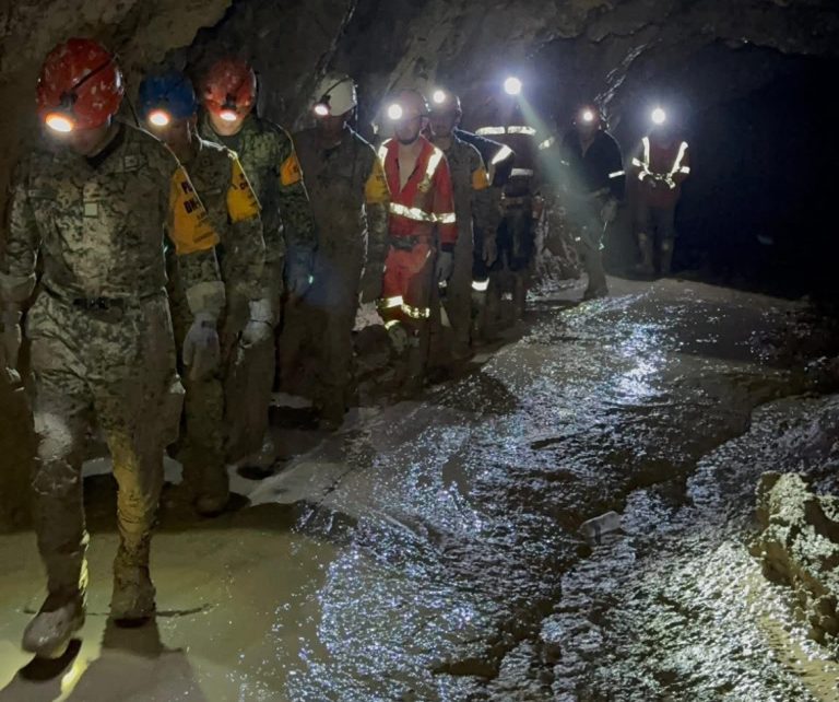 Dan de alta en hospital al primer minero rescatado en El Rosario