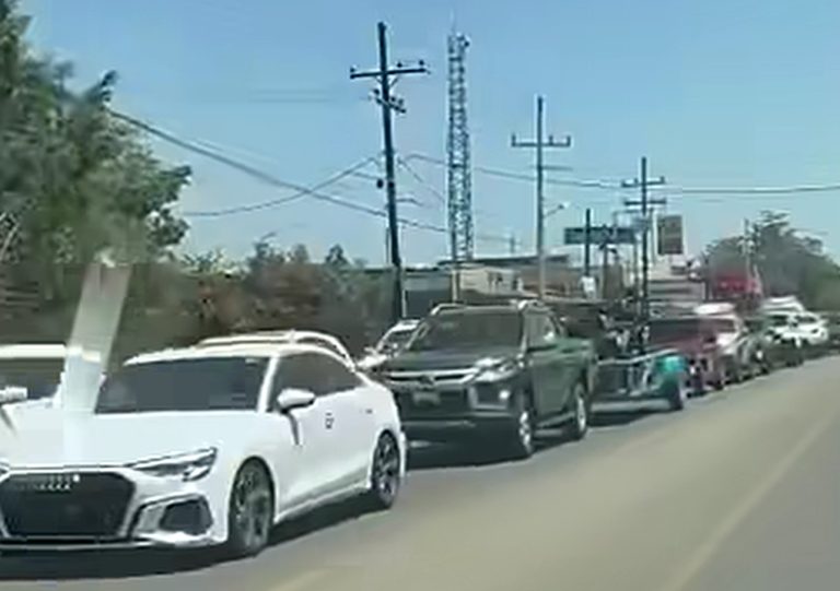 Registra carretera Culiacán-Altata alta afluencia vehicular