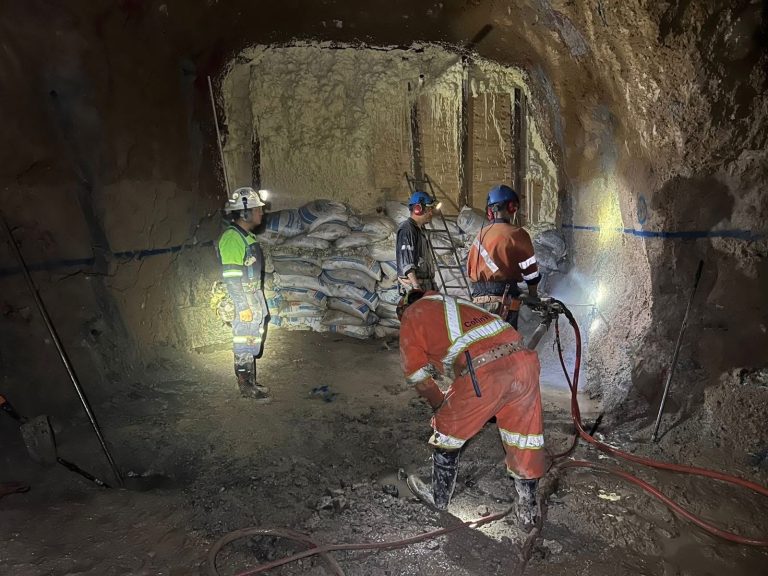 Suman más de 180 horas de trabajos en rescate de mineros en Sinaloa 