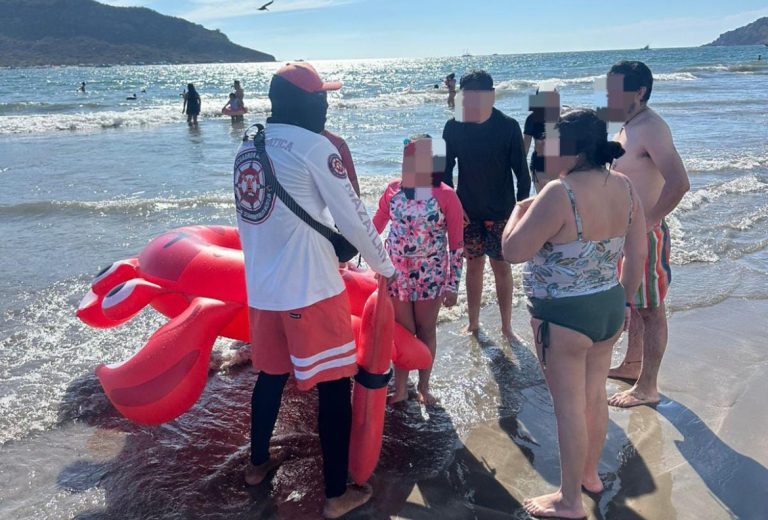 Incrementa oleaje en playas de Mazatlán