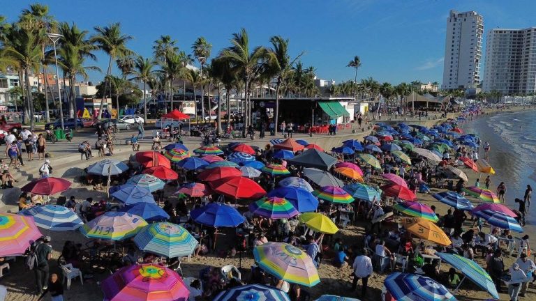 Vive Sinaloa lleno total en playas y pueblos